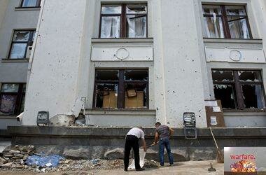 Луганская администрация пережила уже несколько обстрелов. Фото: AFP