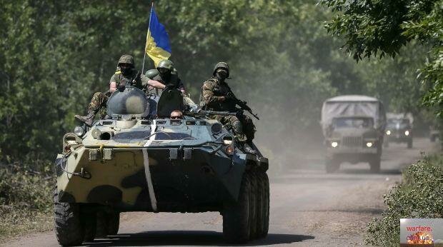 Ukrainian troops are seen on a road in the eastern Ukrainian town of Kramatorsk