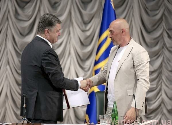Тука: Я встретился с президентом. Он достаточно грубыми мазками обрисовал основные идеи госстратегии, и я понял, что видение ключевых позиций совпадает. Скелет уже есть. Теперь предстоит его облечь в вид государственного документа. Надеюсь, этот процесс не затянется. Фото: twitter.com / Poroshenko