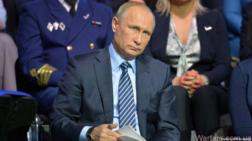 Путин выписал премии военным предателям в Крыму