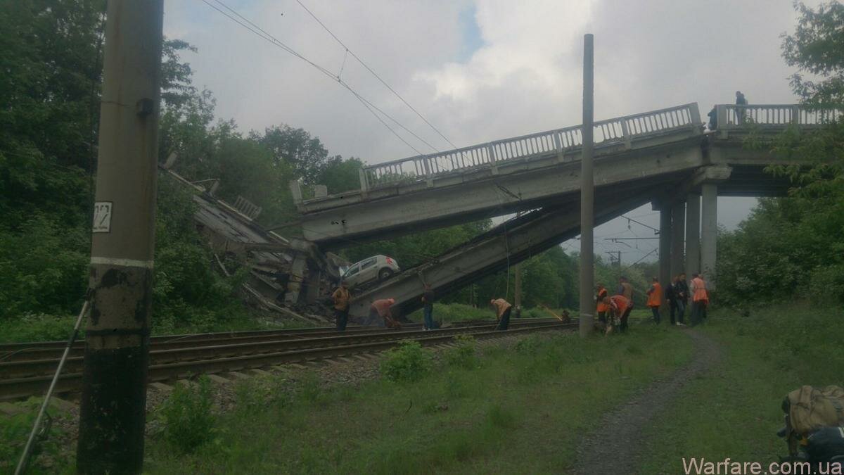 Под Луганском боевики "ЛДНР" подорвали стратегический мост